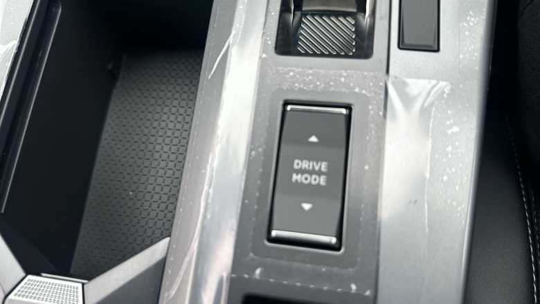 Vauxhall Grandland 157kW GS 73kWh 5dr Auto Electric Hatchback